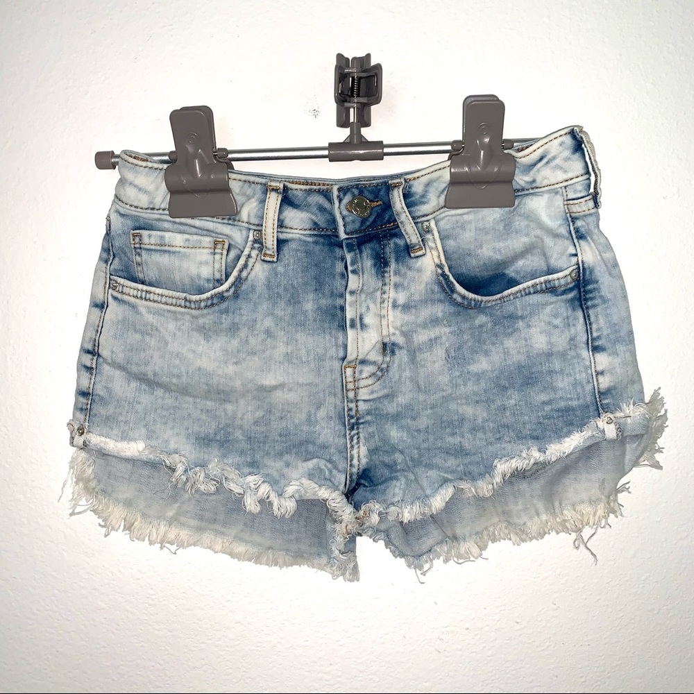 🌵Forever 21 High Rise Acid Wash Denim Shorts